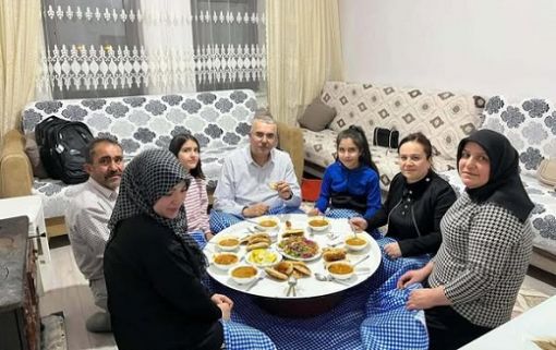 AHLATCI BİR AİLEYE MİSAFİR OLDU